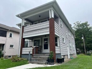 Building Photo - 2832-2834 Indianola Ave