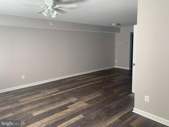 Foto del edificio - 7946 Summerdale Ave