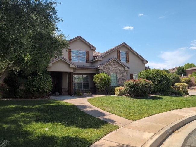 Building Photo - PET FRIENDLY -Spacious 6 Bedroom Home in St. George