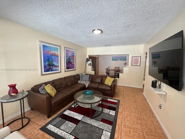 Foto del edificio - 575 NW 33rd St