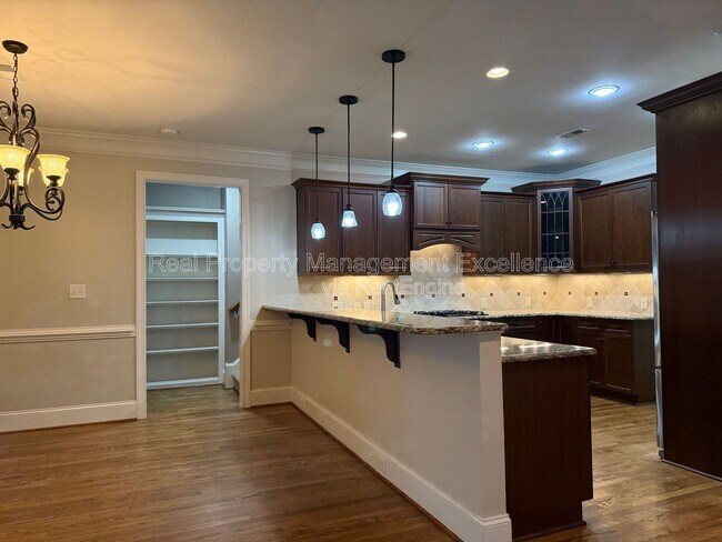 Foto del edificio - 4008 Enfield Ridge Dr