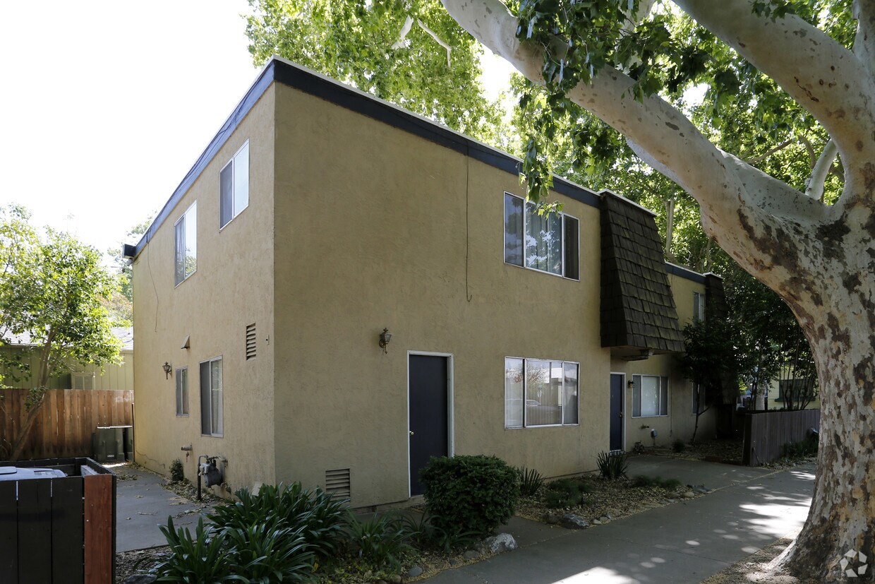 Foto del edificio - 2400 C St