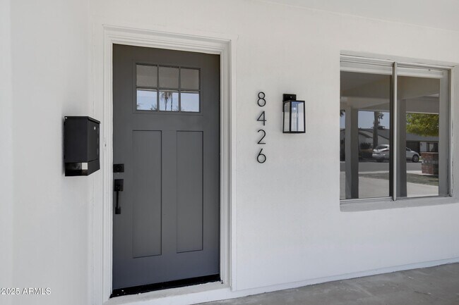 Foto del edificio - 8426 E Monterey Way