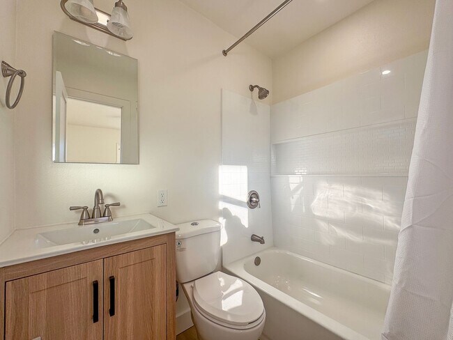 Foto del edificio - Residential Apartment near Downtown Fullerton