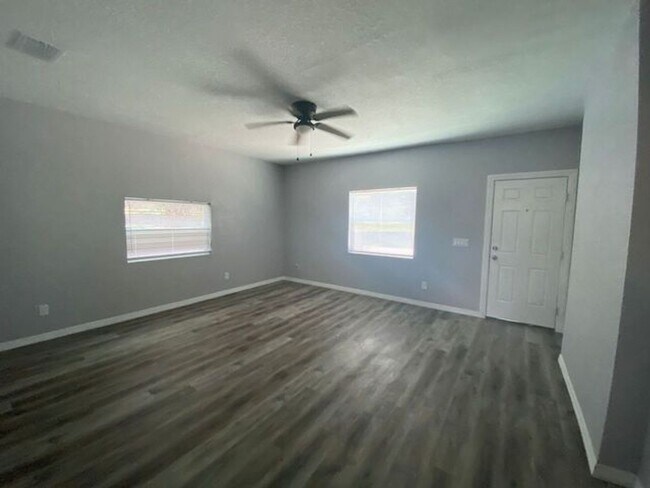 Foto del edificio - 1 Bedroom 1 Bath Duplex in Ormand Beach fo...
