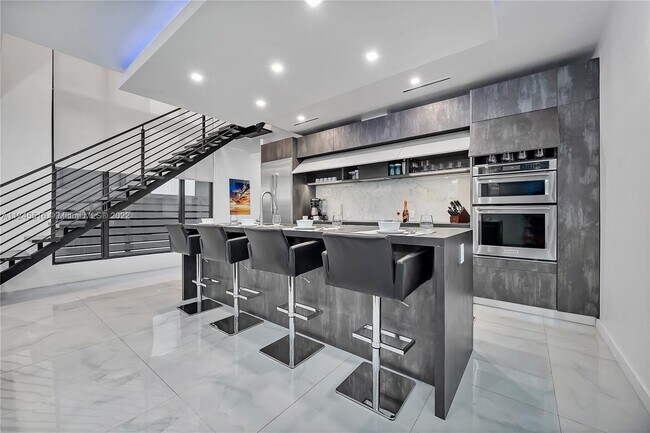 Foto del edificio - 2516 NE 21st St