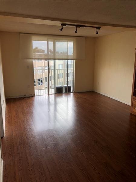 Building Photo - 1700 NE 191st St