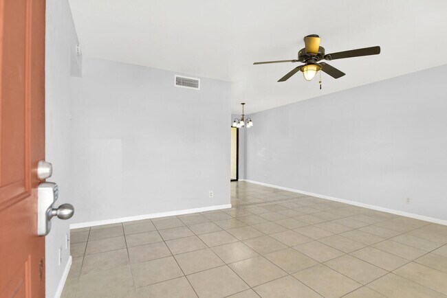 Building Photo - 4211 Oak Terrace Dr