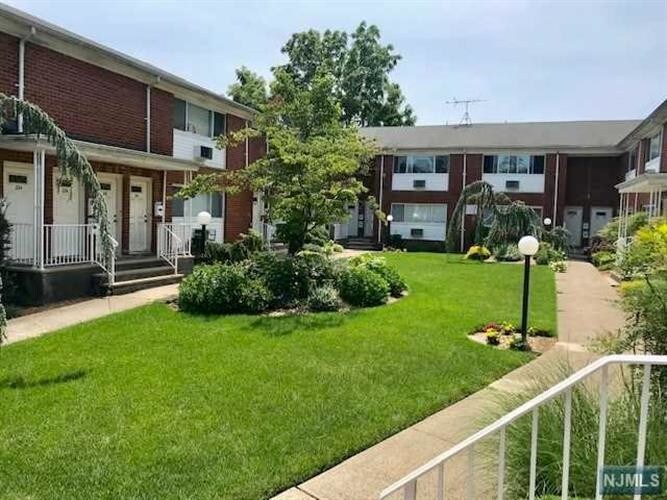 Primary Photo - 463-473 Preakness Ave