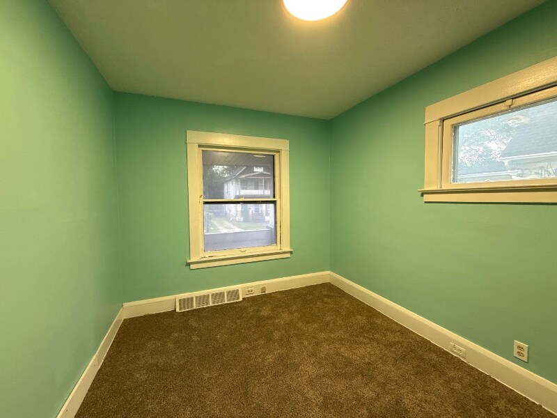 4111 E 59th St Cleveland, OH 44105 – photo 3