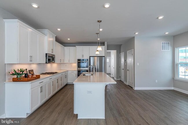 Building Photo - 2410 Lenox Dr