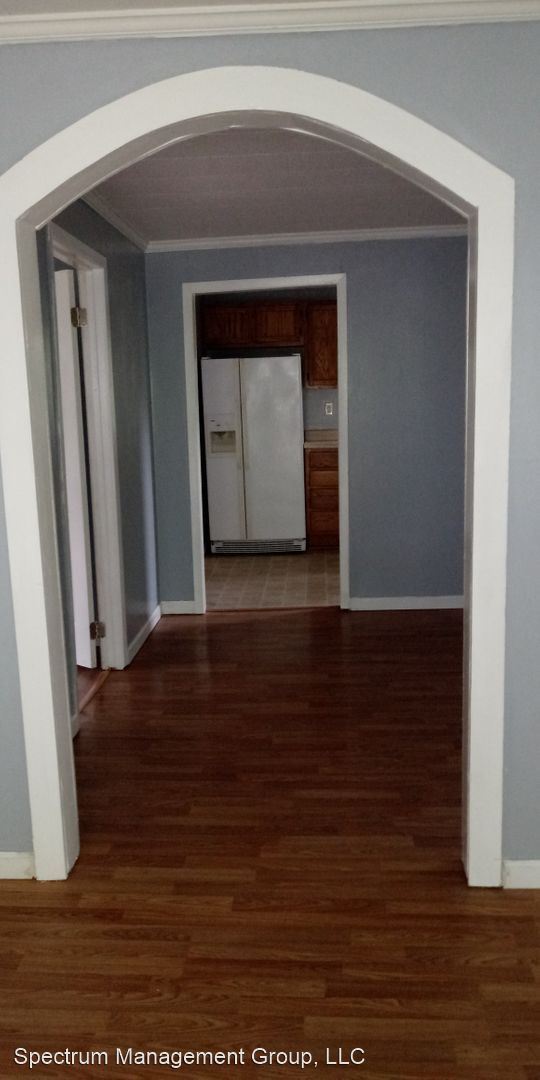 Building Photo - 3 br, 1 bath House - 1025 W. 5th North St
