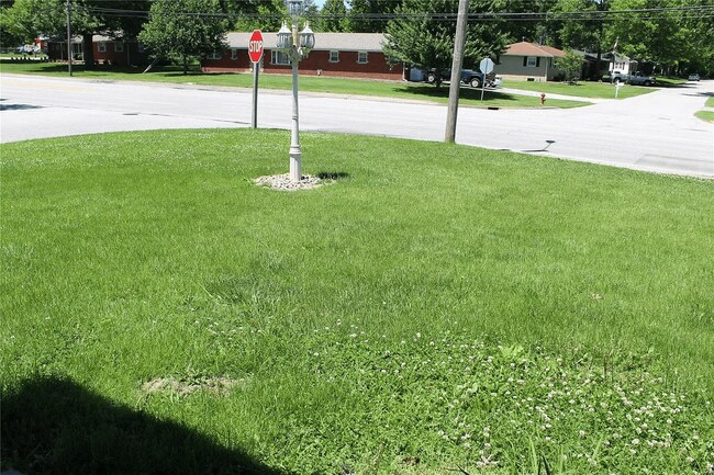 Foto del edificio - 5090 Humbert Rd