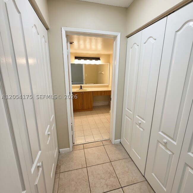 Foto del edificio - 4628 NW 97th Pl