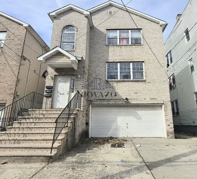 Building Photo - 111-113 Leslie Street