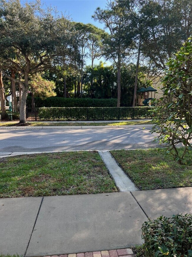 Building Photo - 184 W Bay Cedar Cir