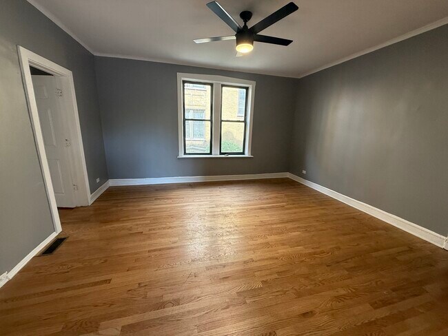 Foto del edificio - 1028 E Hyde Park Blvd