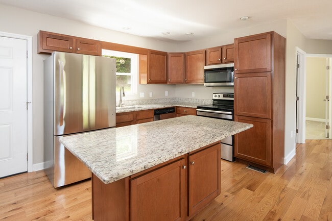 Granite counters , Stainless steel appliances, in a bright kitchen space - 2208 Southside Rd
