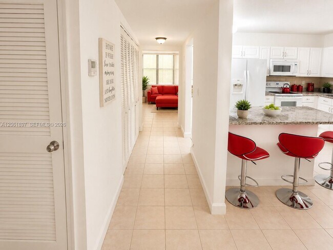 Foto del edificio - 20381 NE 30th Ave