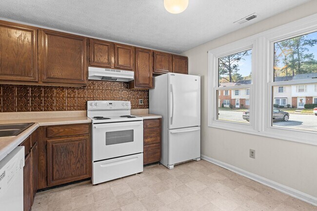 Foto del edificio - Move-In Ready 3bd 1.5ba Townhouse