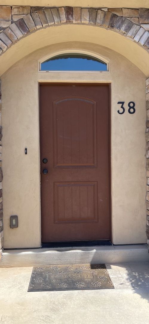 Building Photo - Pet Friendly! Spacious 4 Bedroom Townhome!