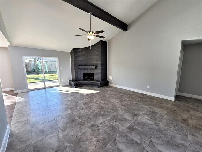 Foto del edificio - 15642 Boulder Oaks Dr