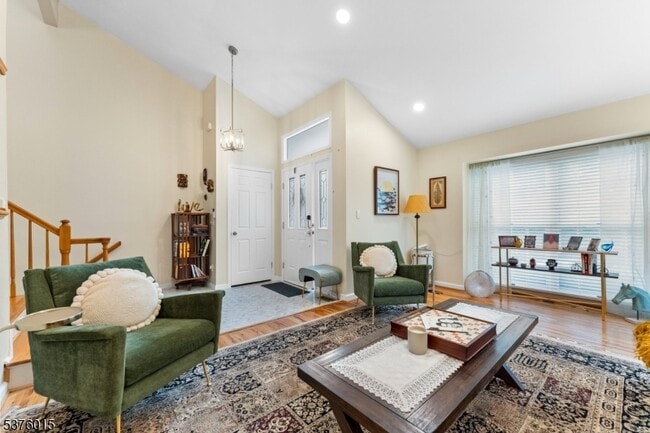 Building Photo - 4 Brightwood Ln