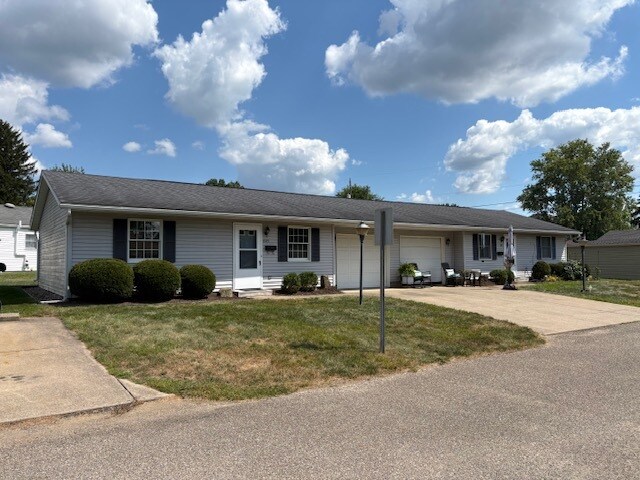 Building Photo - 605 10th Dr NW