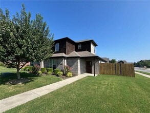 Building Photo - 3100 SW Warberry Ave