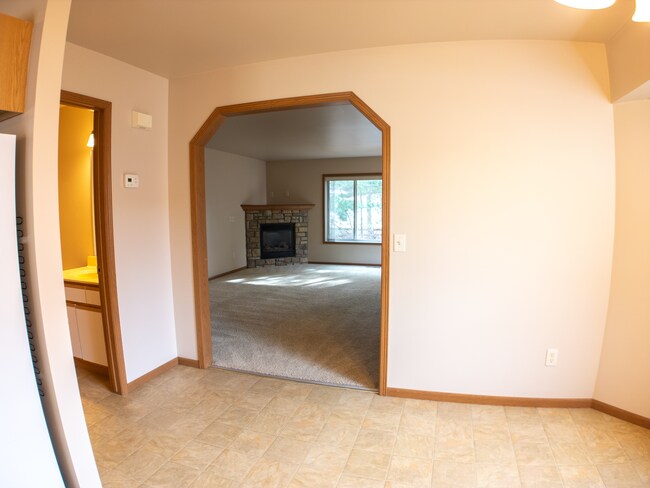 Foto del edificio - 2 Bedroom Apartment in Quiet Neighborhood!