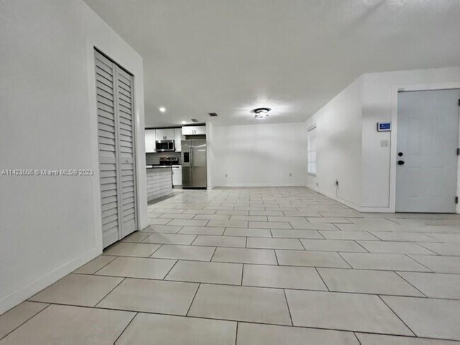 Foto del edificio - 1762 NE 145th St