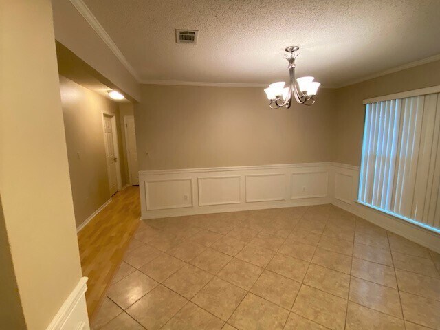 Building Photo - 4453 Parkwood Square