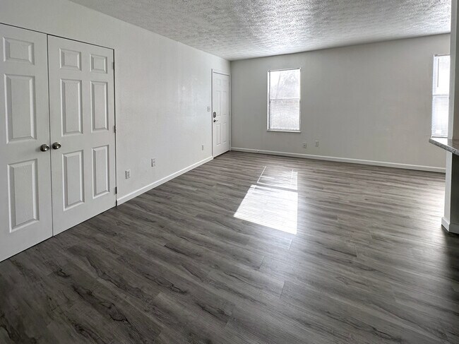 Building Photo - 3238 Charlotte Ct