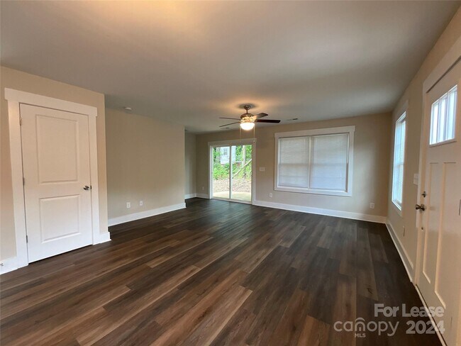 Foto del edificio - 2405 Crescent Ln
