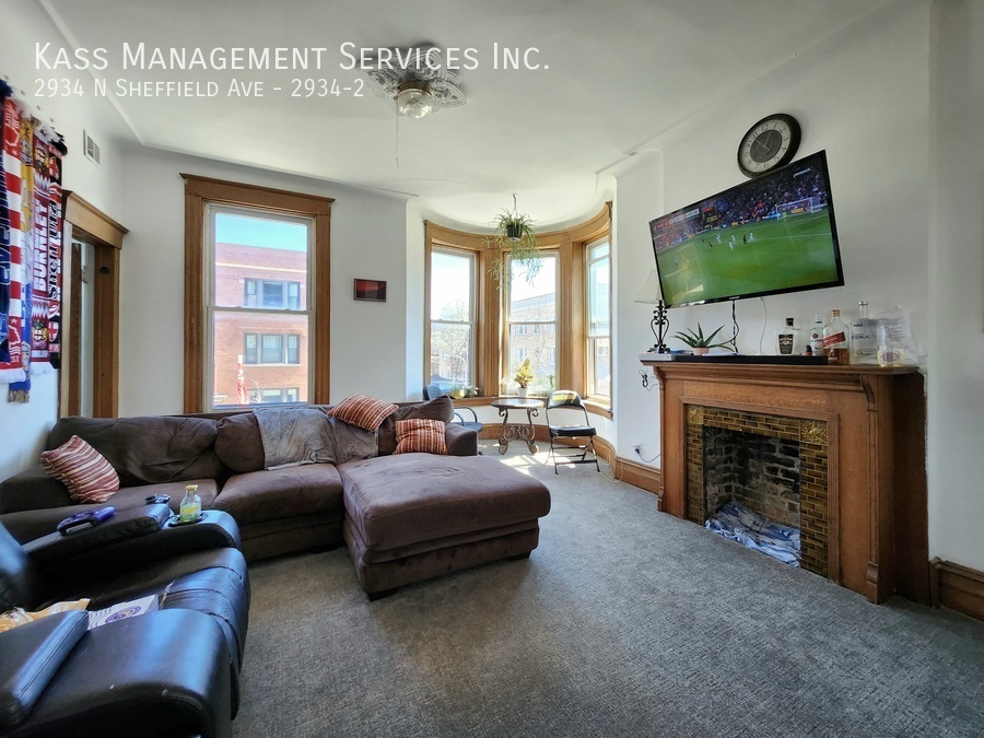 Foto principal - 2934 N Sheffield Ave