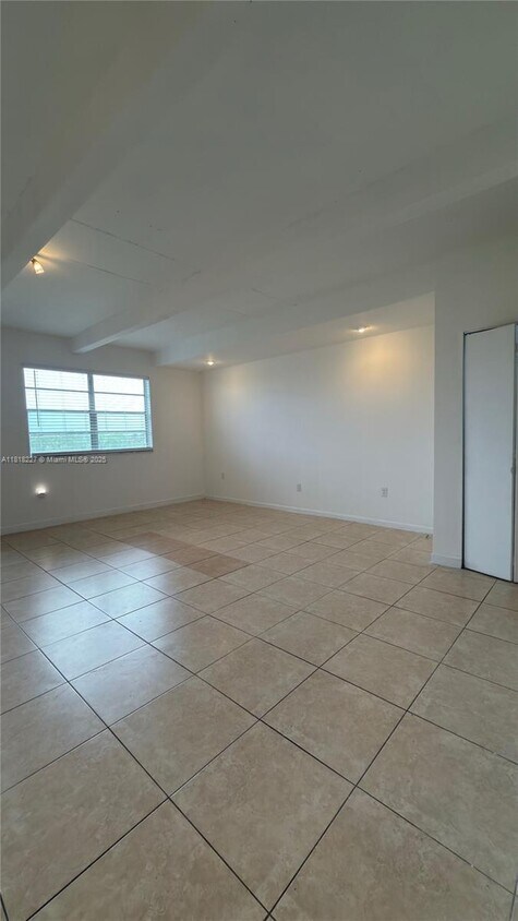 Foto principal - 8950 NE 8th Ave