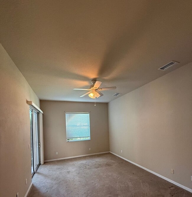 Foto del edificio - 4 Bedroom, 3 Bath Lakefront Home with 3-Ca...