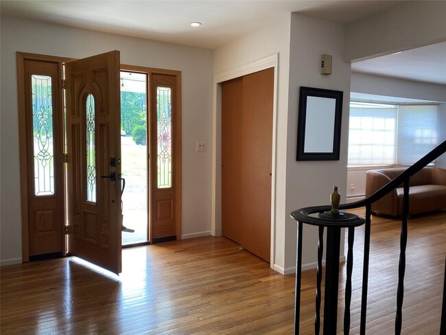 Foto del edificio - 213 Fort Lee Pl