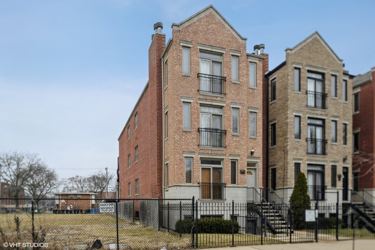 Primary Photo - 4148 S Michigan Ave