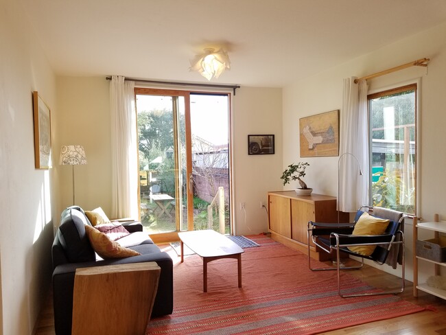 Foto del edificio - 1322 Dwight Way