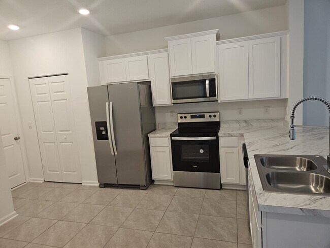 Building Photo - 4011 Bay Hawk Ct