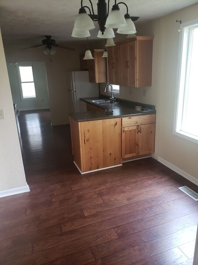 Foto del edificio - 3 Bed 2 Bath Spacious home!