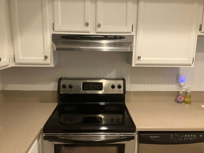 Building Photo - 1 BR / 1.5 BA at Saint Andrews Commons (Pa...