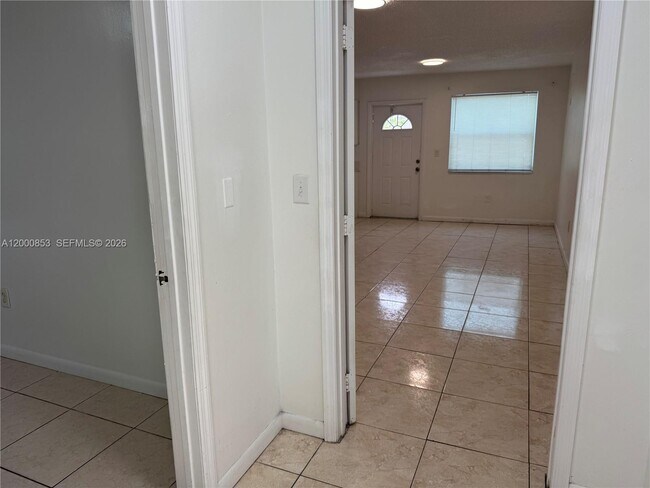 Foto del edificio - 6301 SW 27th St