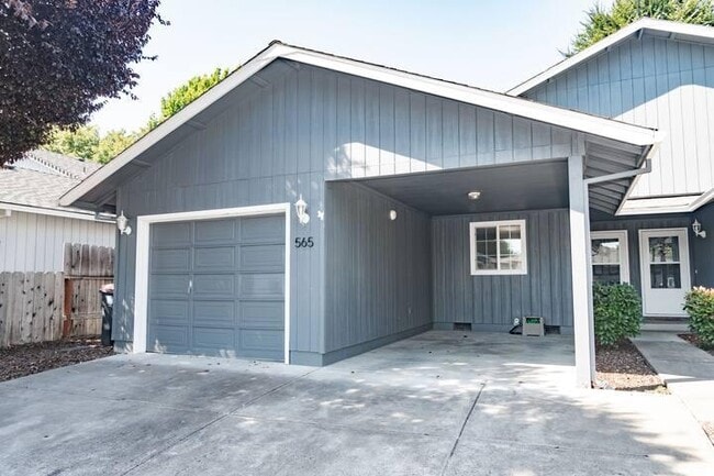 Foto del edificio - 565 Primrose Dr
