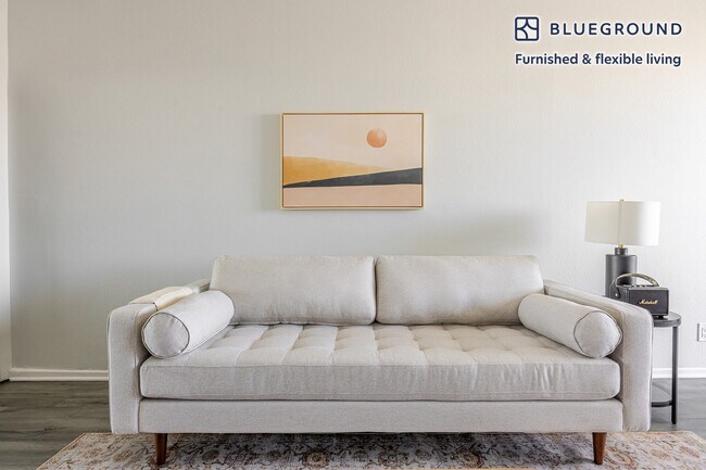 Foto del edificio - 14900 Moorpark St