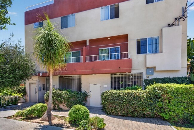 Building Photo - 18358 Saticoy St