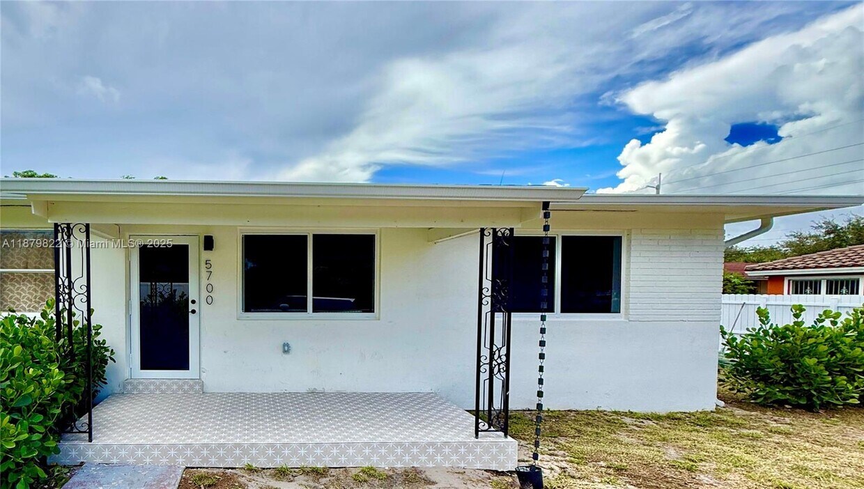 Foto principal - 5700 NW 8th Ave