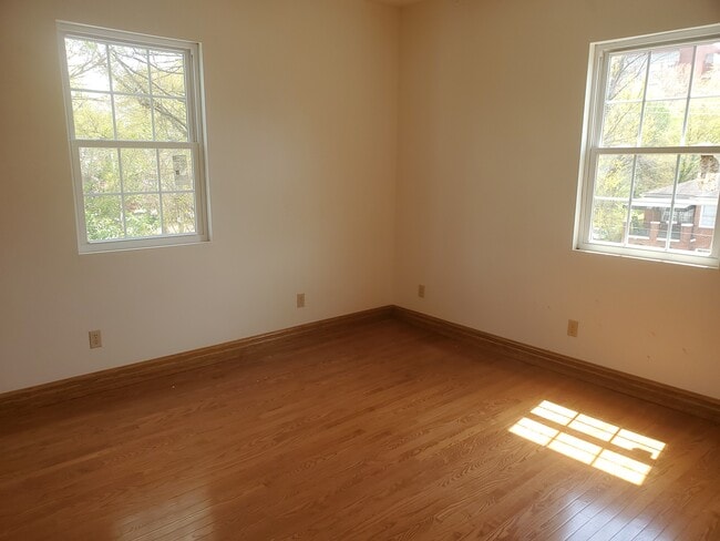 Building Photo - 2612 Vanderbilt Ave