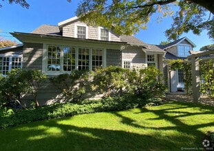 Building Photo - 18 Milton Pl